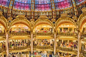 Intérieur des Galeries Lafayette à Paris sur Ron Poot