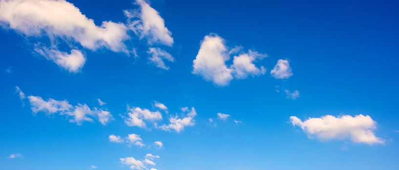 Blue sky with clouds by Günter Albers