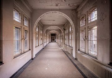 Urbex -Hallway by Vivian Teuns