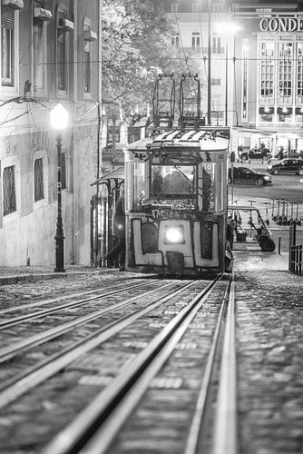 De tram van Lissabon in zwart-wit