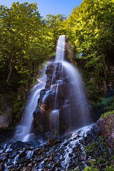 Glatter Wasserfluss des Trusetaler Wasserfalls