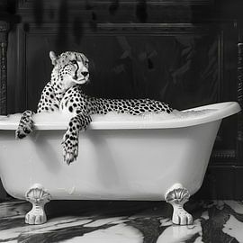 Cheetah in the bathtub - A funny bathroom picture by Poster Art Shop