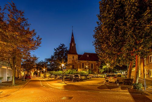 De Hervormde Kerk in Vaals tijdens het blauwe uurtje