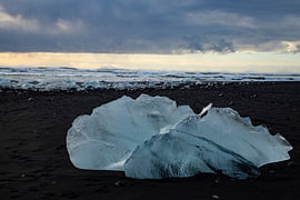Plage de diamants à Jökulsárlón, Islande.