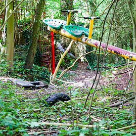 Verlaten speeltuin op de Gulperberg in Zuid-Limburg van Evert Jan Luchies