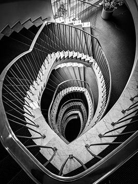 Noir Blanc Escalier sur Mustafa Kurnaz