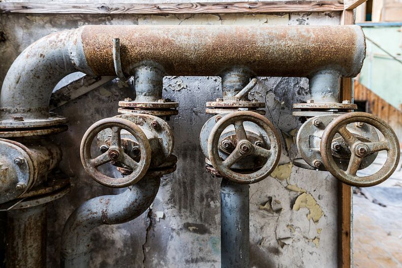 Alte Ventile in einem alten Heizkraftwerk - Lost Place Alter Flugplatz Rangsdorf von Frank Herrmann