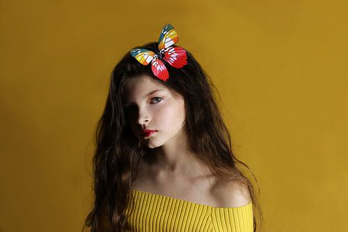 Vlinder in geel – Fine Art portretfotografie
