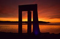 Monument met ondergaande zon in Zweden