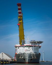 Kranschiff Les Alizés in Eemshaven. von Jan Georg Meijer