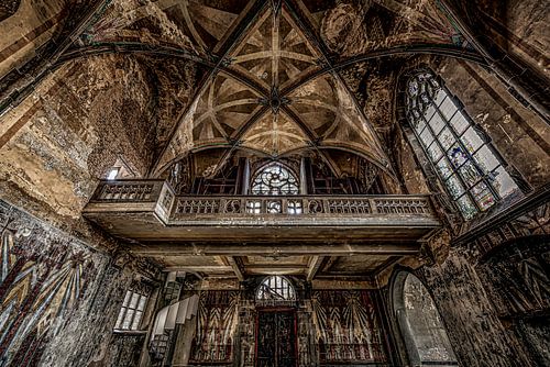 De verlaten kerk met sfeer