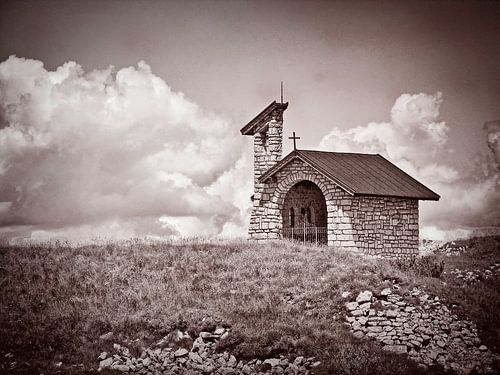 Church in the mountains near Lago di Garda