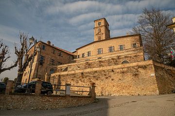 Großes Anwesen mit Turm in Piemont, Italien