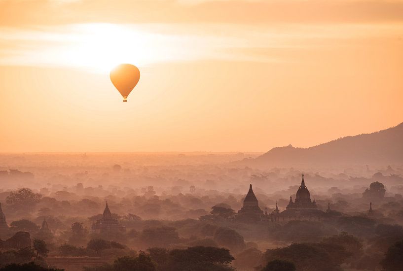 LP 71318978 View of hot air balloon and temples at Bagan (Pagan), Mandalay Region, Myanmar (Burma),  by BeeldigBeeld Food & Lifestyle