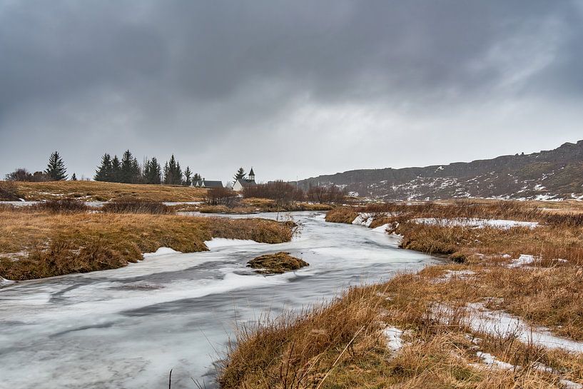 Frozen river in Þingvallir van Andreas Jansen