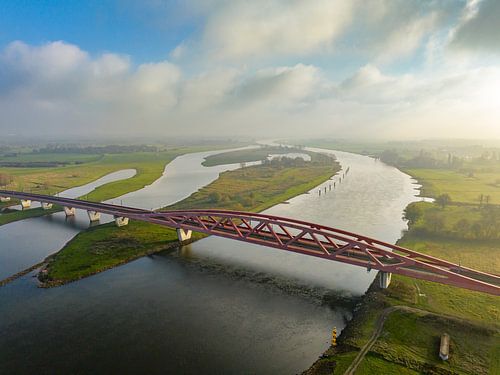 Hanzeboog treinbrug over de IJssel van bovenaf