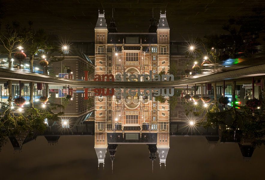 Rijksmuseum bij nacht - reflectie - I amsterdam