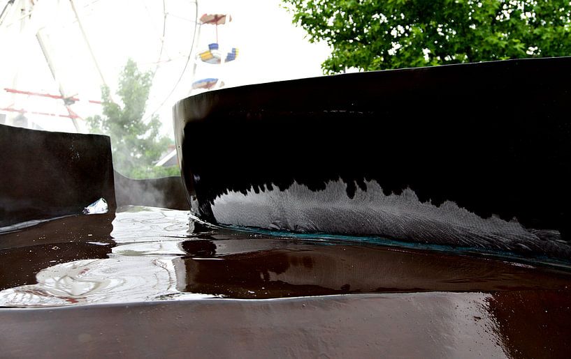 wachsendes Eis auf dem Brunnen von joyce kool