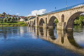 Historische römische Brücke in Ponte da Barca, Portugal von Marc Venema