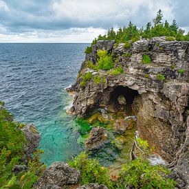 Höhle am See in Ontario von Vivo Fotografie