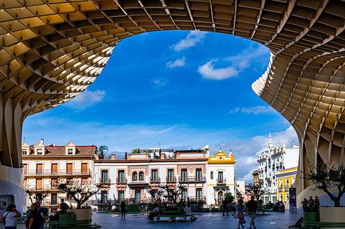 Setas de Sevilla met het stadsleven op de voorgrond