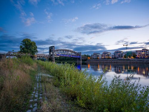 Maagdenburg - Hefbrug over de Elbe in de avond