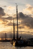 Haven van Zierikzee tijdens zonsondergang