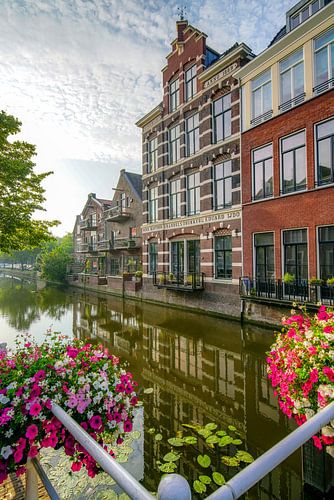 Nieuwe Rijn Leiden met pand van Eduardo IJdo