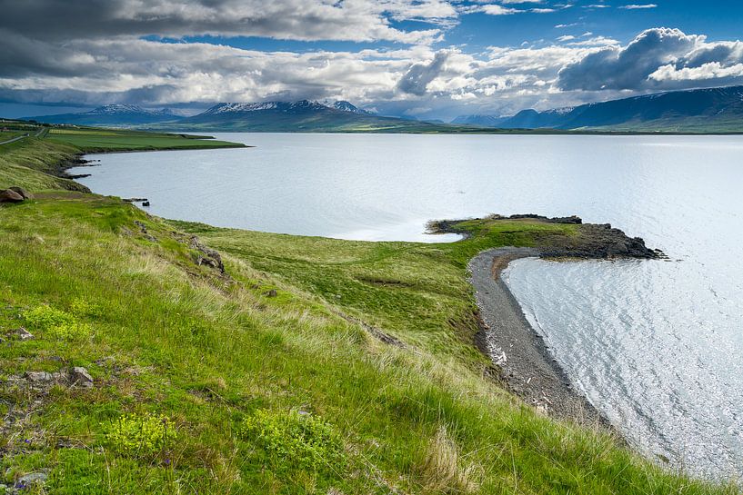 Uitzicht over het Eyjafjörður, IJsland van Joep de Groot