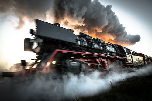 Stoomtrein in volle snelheid