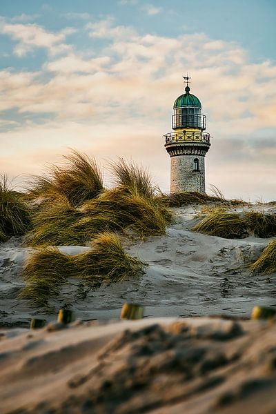 Warnemünde lighthouse at sunrise by Bild.Konserve
