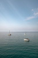 Uitzicht op zee aan de kust van Italië