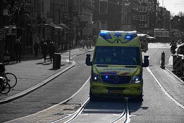 Ambulance met zwaailichten van Agnes Koning