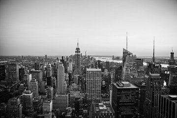 New York skyline - Black and white by Mascha Boot