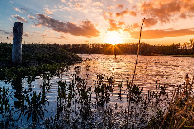 Ondergaande zon by Dennis Graafland