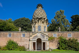 Das „Pineapple“ in der Nähe des Dorfes Airth in Stirlingshire, Schottland von Arch White