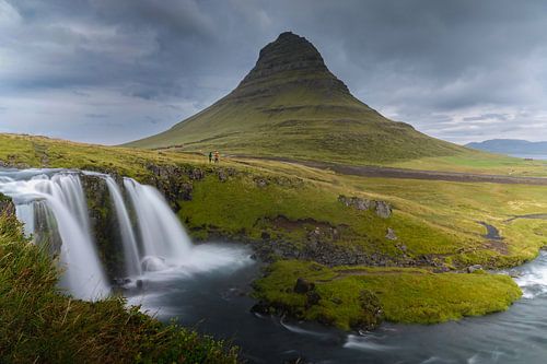 Kirkjufell avec chute d'eau en Islande