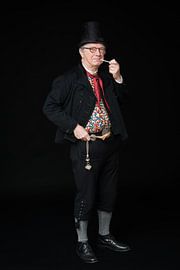 Studienporträt eines Mannes in niederländischer Tracht von Huisinga Fotografie