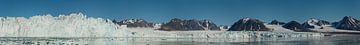 200MP - Stitched panorama foto van een fjord met gletsjer op Spitsbergen van Dirk-Jan Steehouwer