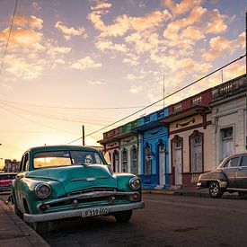 Vintage car in Cienfuegos - Cuba by Urlaubswelt