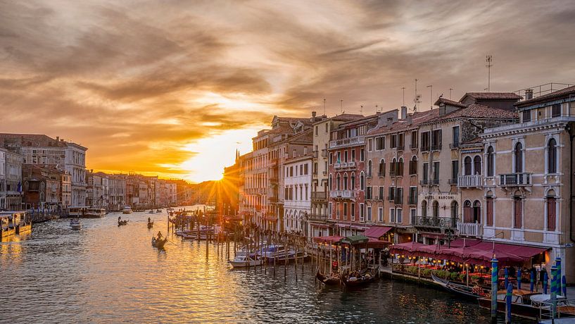 Venise - Grand Canal au coucher du soleil par Teun Ruijters