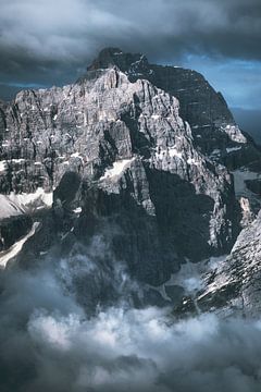 Ambiance dramatique dans les Dolomites du Tyrol du Sud