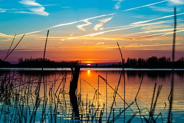 Sonnenuntergang auf dem Fluss Waal von Gig-Pic by Sander van den Berg