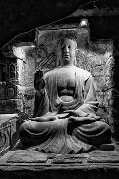 Drie dingen kunnen niet lang verborgen blijven : de zon, de maan, en de waarheid,  Buddha van Hans Brinkel