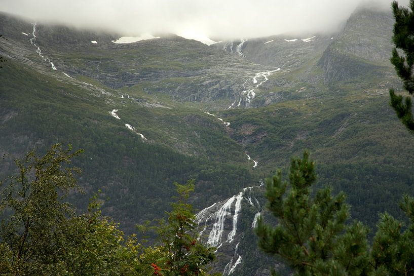 waterfall in the mountains of Norway | fine art photo print by Karijn | Fine art Natuur en Reis Fotografie