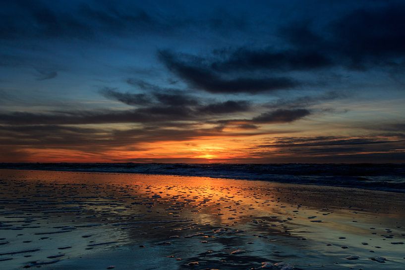 Zonsondergang Castricum aan Zee van Photo Henk van Dijk