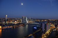 Rotterdam in de vroege avond van Marcel van Duinen thumbnail