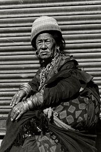 oude vrouw kathmandu