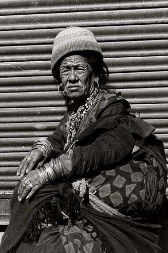 oude vrouw kathmandu