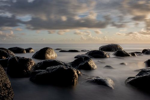 Felsen in der Brandung auf Mauritius